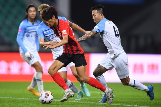 开云体育官网-【中超】吕文君破门奥斯卡进球被吹 海港1比0广州城