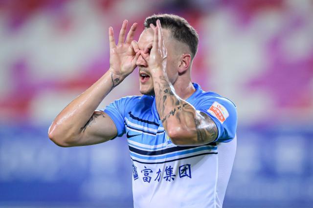 开云体育下载-【中超】唐淼喂饼蒂亚戈替补绝杀 广州城1比0青岛队