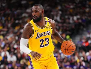 开云-詹姆斯半场出战17分钟，投篮15中6得到18分4篮板6助攻3抢断